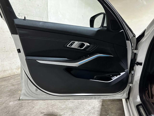 Bmw 320e touring business edition plus m-sport 204pk 2022 (origineel-nl + 1e eigenaar) 3-serie, p-991-jh - afbeelding 26 van  46