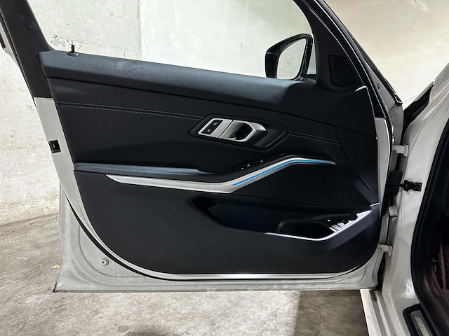 Bmw 320e touring business edition plus m-sport 204pk 2022 (origineel-nl + 1e eigenaar) 3-serie, p-991-jh - afbeelding 27 van  46