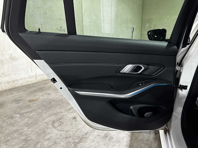 Bmw 320e touring business edition plus m-sport 204pk 2022 (origineel-nl + 1e eigenaar) 3-serie, p-991-jh - afbeelding 29 van  46