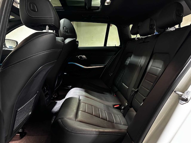 Bmw 320e touring business edition plus m-sport 204pk 2022 (origineel-nl + 1e eigenaar) 3-serie, p-991-jh - afbeelding 30 van  46