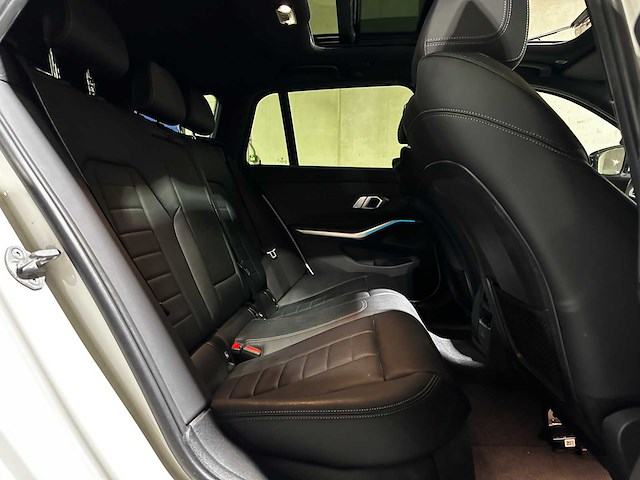 Bmw 320e touring business edition plus m-sport 204pk 2022 (origineel-nl + 1e eigenaar) 3-serie, p-991-jh - afbeelding 34 van  46