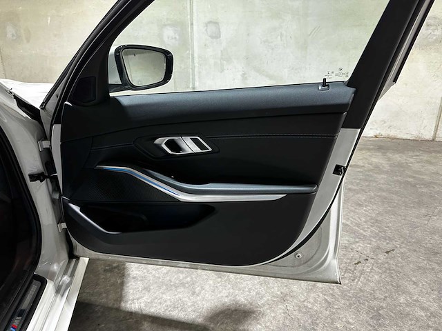 Bmw 320e touring business edition plus m-sport 204pk 2022 (origineel-nl + 1e eigenaar) 3-serie, p-991-jh - afbeelding 35 van  46