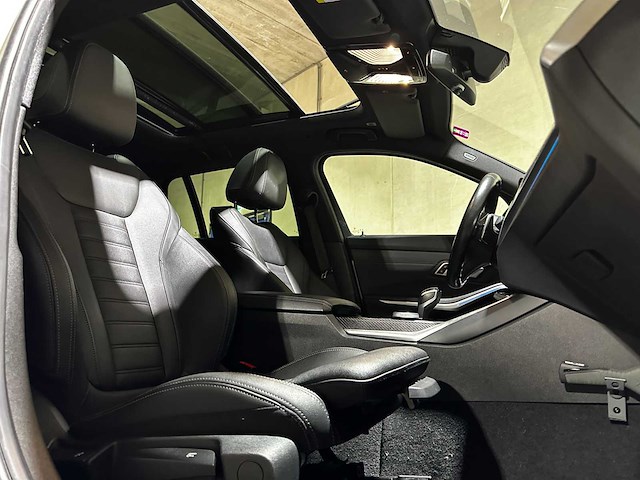 Bmw 320e touring business edition plus m-sport 204pk 2022 (origineel-nl + 1e eigenaar) 3-serie, p-991-jh - afbeelding 36 van  46