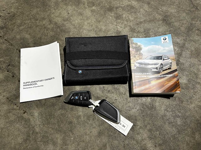 Bmw 320e touring business edition plus m-sport 204pk 2022 (origineel-nl + 1e eigenaar) 3-serie, p-991-jh - afbeelding 37 van  46
