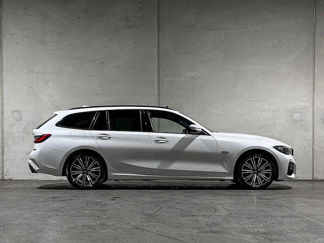 Bmw 320e touring business edition plus m-sport 204pk 2022 (origineel-nl + 1e eigenaar) 3-serie, p-991-jh - afbeelding 45 van  46