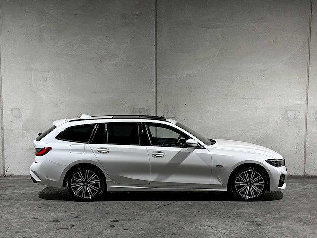Bmw 320e touring business edition plus m-sport 204pk 2022 (origineel-nl + 1e eigenaar) 3-serie, p-991-jh - afbeelding 46 van  46