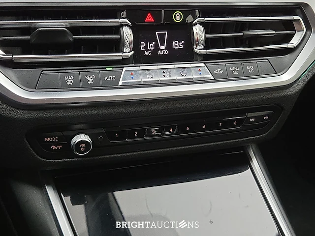 Bmw 320i 3-serie executive edition 184pk 2019 (origineel-nl) 3-serie, xt-203-t - afbeelding 4 van  39