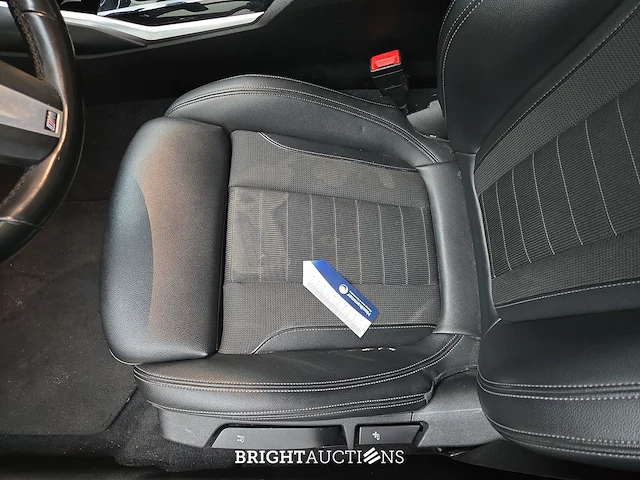 Bmw 320i 3-serie executive edition 184pk 2019 (origineel-nl) 3-serie, xt-203-t - afbeelding 27 van  39