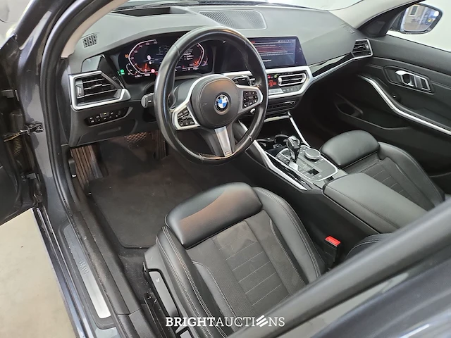 Bmw 320i 3-serie executive edition 184pk 2019 (origineel-nl) 3-serie, xt-203-t - afbeelding 29 van  39