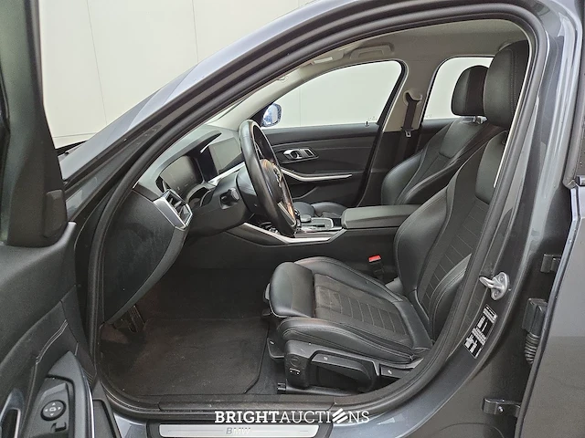Bmw 320i 3-serie executive edition 184pk 2019 (origineel-nl) 3-serie, xt-203-t - afbeelding 37 van  39