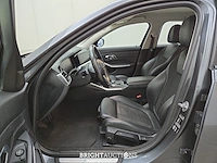 Bmw 320i 3-serie executive edition 184pk 2019 (origineel-nl) 3-serie, xt-203-t - afbeelding 37 van  39