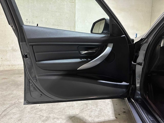 Bmw 320i automaat centennial high executive 184pk 2016 3-serie touring, jr-371-d - afbeelding 25 van  43