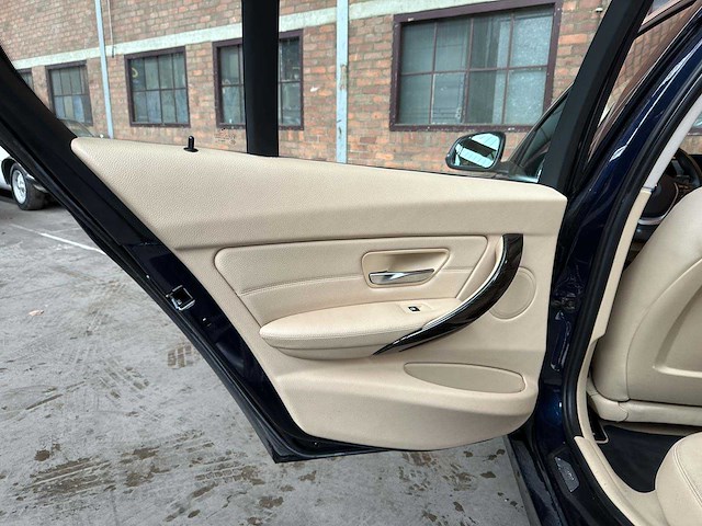 Bmw 320i efficientdynamics edition upgrade edition 170pk 2013 (origineel-nl) 3-serie, 1-sll-03 - afbeelding 26 van  40