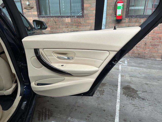 Bmw 320i efficientdynamics edition upgrade edition 170pk 2013 (origineel-nl) 3-serie, 1-sll-03 - afbeelding 27 van  41