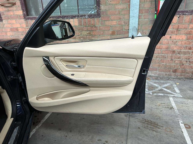 Bmw 320i efficientdynamics edition upgrade edition 170pk 2013 (origineel-nl) 3-serie, 1-sll-03 - afbeelding 28 van  41