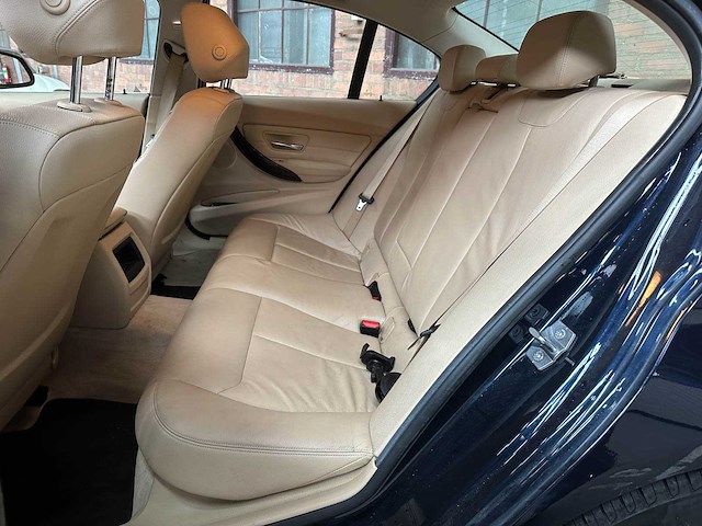 Bmw 320i efficientdynamics edition upgrade edition 170pk 2013 (origineel-nl) 3-serie, 1-sll-03 - afbeelding 32 van  41
