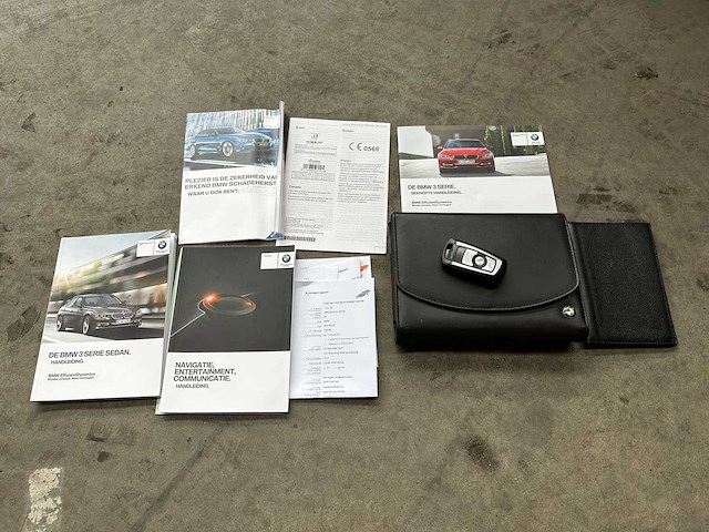 Bmw 320i efficientdynamics edition upgrade edition 170pk 2013 (origineel-nl) 3-serie, 1-sll-03 - afbeelding 9 van  15