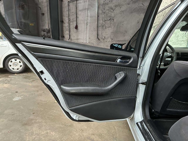 Bmw 320i executive 6-cilinder 150pk 1998, xj-ds-29 - afbeelding 28 van  48