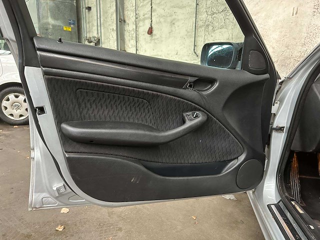 Bmw 320i executive 6-cilinder 150pk 1998, xj-ds-29 - afbeelding 16 van  33