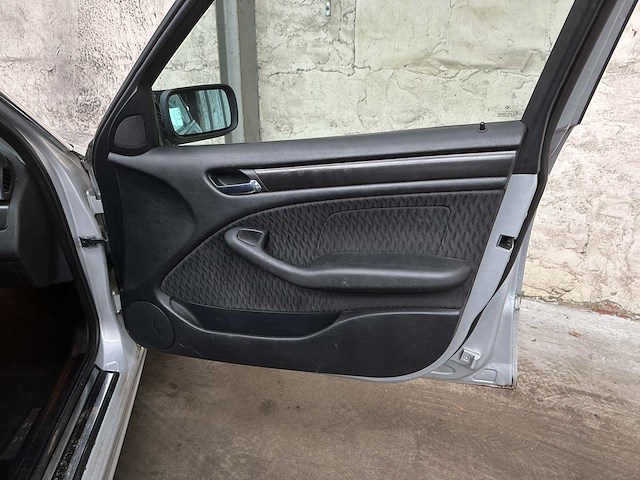 Bmw 320i executive 6-cilinder 150pk 1998, xj-ds-29 - afbeelding 20 van  33