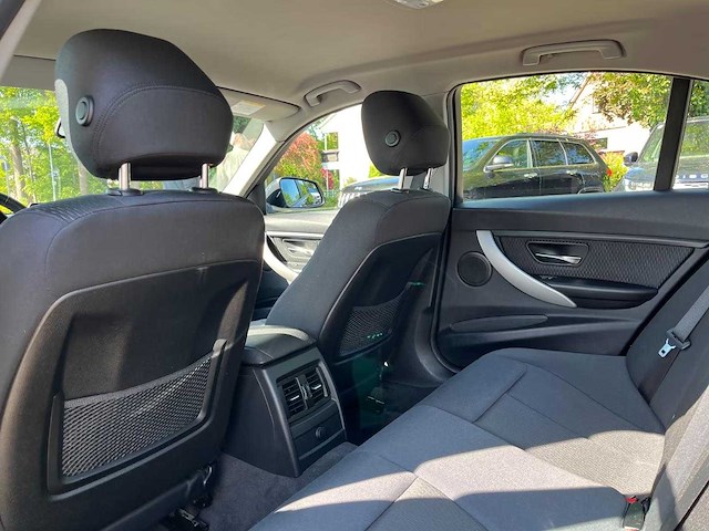 Bmw 320i f30 saloon modern line automaat, 3610 - afbeelding 7 van  31