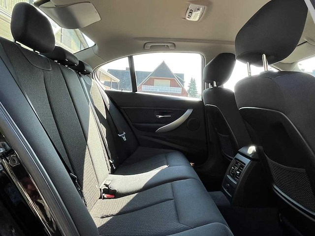 Bmw 320i f30 saloon modern line automaat, 3610 - afbeelding 8 van  31
