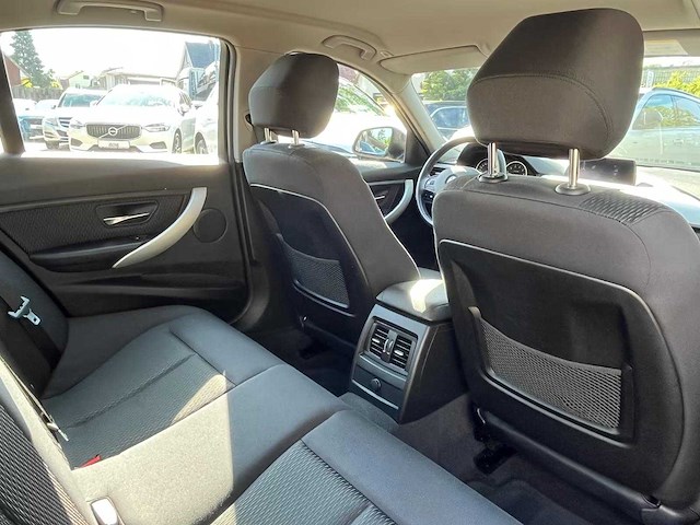 Bmw 320i f30 saloon modern line automaat, 3610 - afbeelding 9 van  31