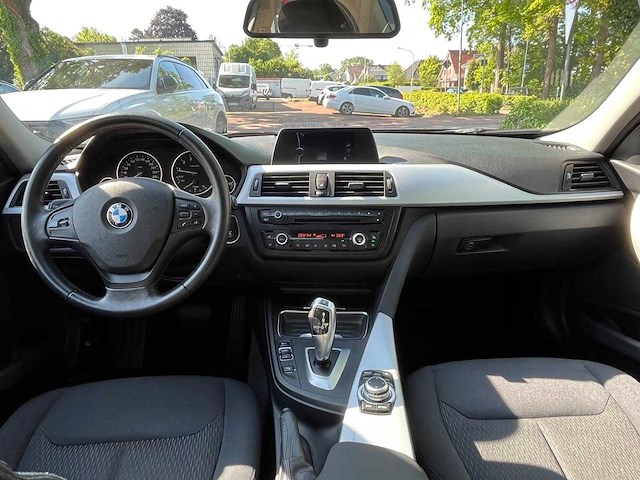 Bmw 320i f30 saloon modern line automaat, 3610 - afbeelding 13 van  31