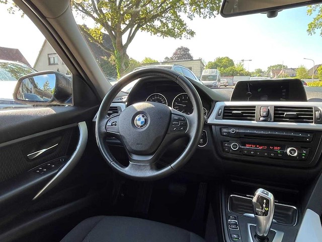 Bmw 320i f30 saloon modern line automaat, 3610 - afbeelding 15 van  31
