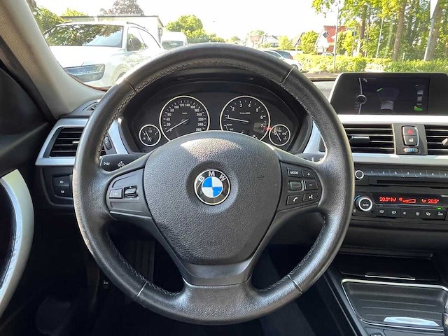 Bmw 320i f30 saloon modern line automaat, 3610 - afbeelding 17 van  31