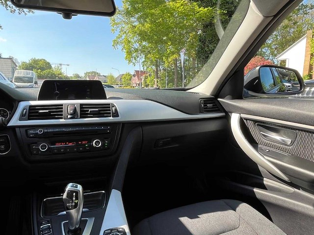 Bmw 320i f30 saloon modern line automaat, 3610 - afbeelding 16 van  31