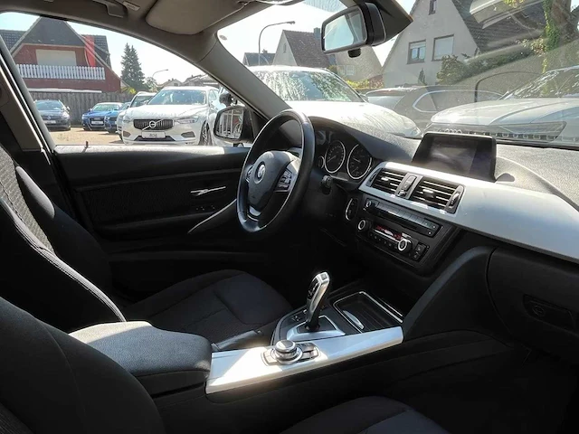 Bmw 320i f30 saloon modern line automaat, 3610 - afbeelding 11 van  31