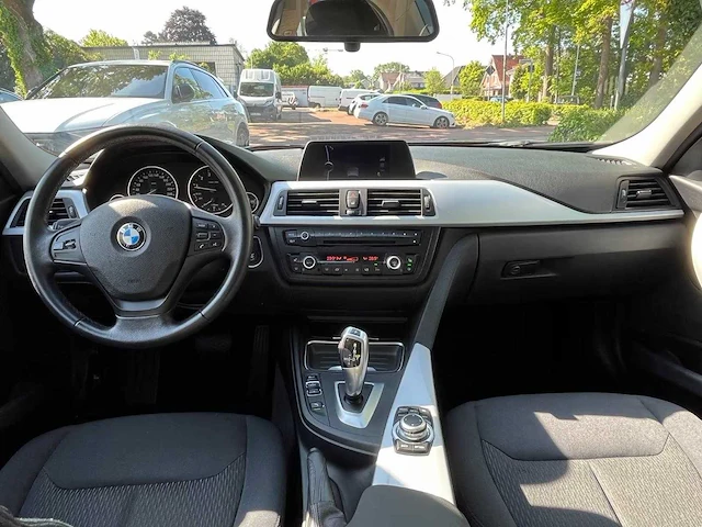 Bmw 320i f30 saloon modern line automaat, 3610 - afbeelding 13 van  31