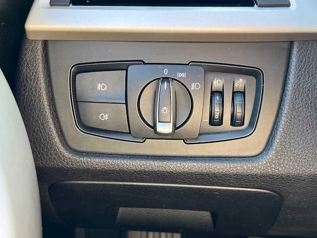 Bmw 320i f30 saloon modern line automaat, 3610 - afbeelding 21 van  31