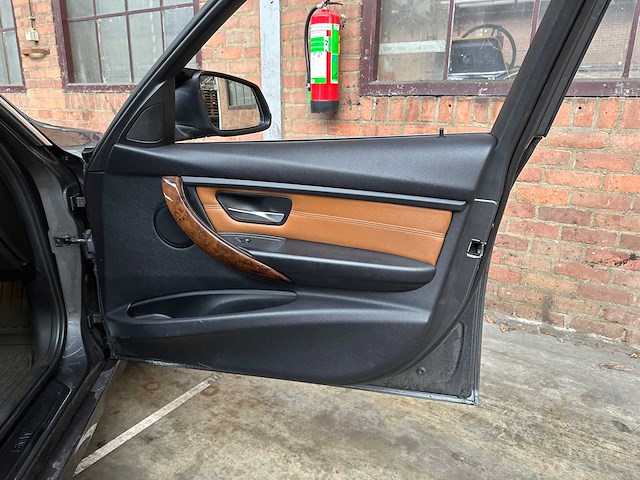 Bmw 320i high executive 184pk 2012 3-serie, 75-xgb-4 - afbeelding 32 van  42