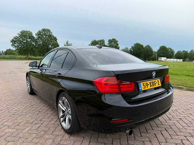 Bmw 320i high executive automotive - afbeelding 18 van  22