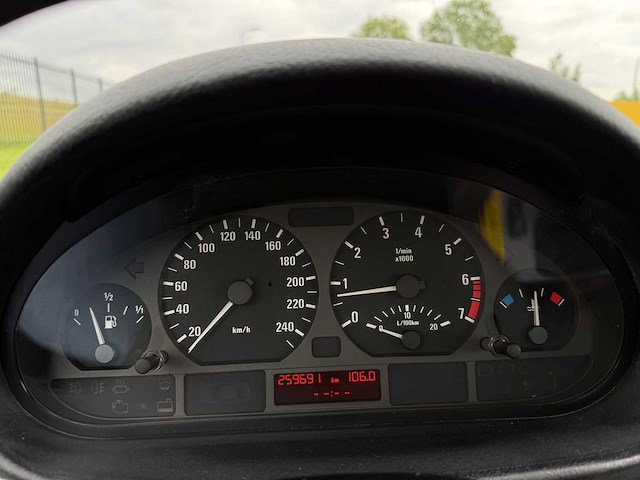 Bmw 320i sedan, tz-vl-83 - afbeelding 14 van  20