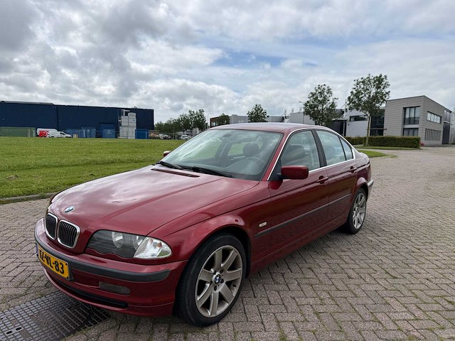 Bmw 320i sedan, tz-vl-83 - afbeelding 1 van  7