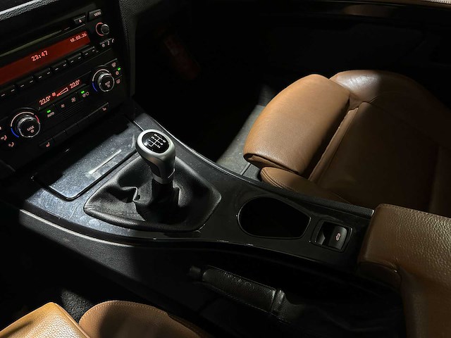 Bmw 325i cabrio 3.0 3-serie 218pk 2008 3-serie, 1-trx-62 - afbeelding 22 van  44
