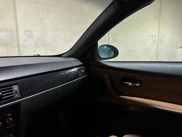 Bmw 325i cabrio 3.0 3-serie 218pk 2008 3-serie, 1-trx-62 - afbeelding 25 van  44