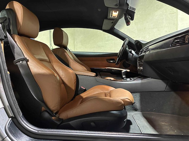 Bmw 325i cabrio 3.0 3-serie 218pk 2008 3-serie, 1-trx-62 - afbeelding 31 van  44