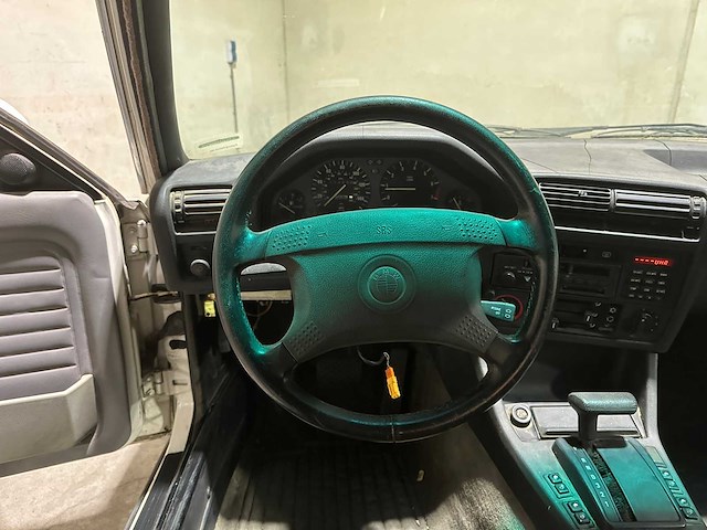 Bmw 325i cabriolet 170pk 1991 3-serie e30 youngtimer - afbeelding 17 van  44