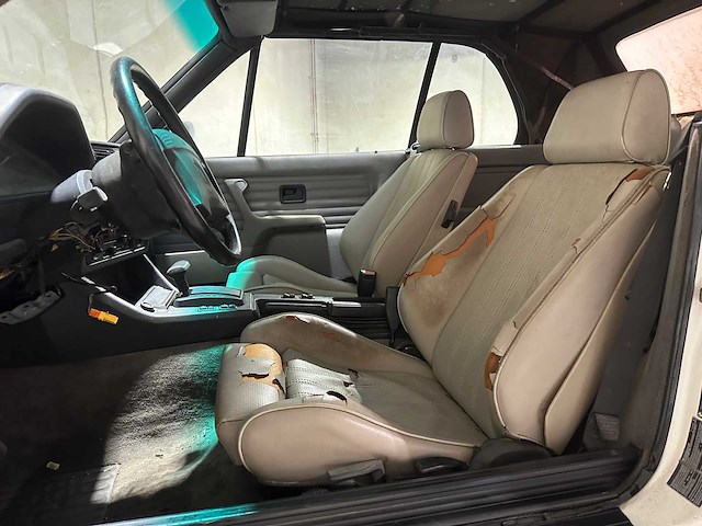 Bmw 325i cabriolet 170pk 1991 3-serie e30 youngtimer - afbeelding 27 van  44