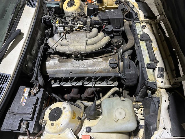 Bmw 325i cabriolet 170pk 1991 3-serie e30 youngtimer - afbeelding 36 van  44