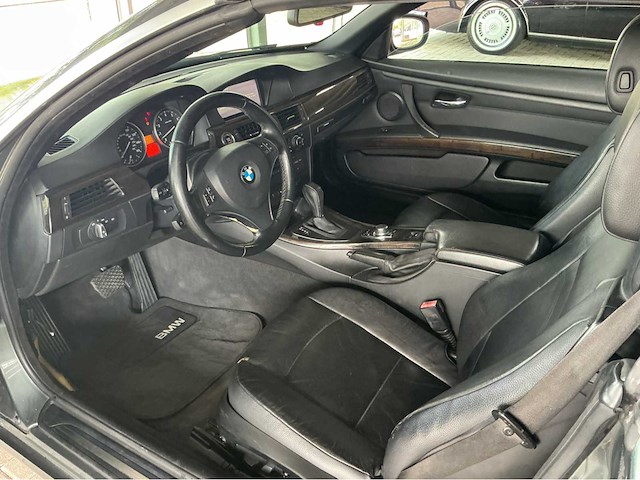Bmw 328i cabriolet e93 | 3.0 i6 | 2011 modeljaar | youngtimer | 230 pk | achterwielaandrijving | btw auto - afbeelding 8 van  23