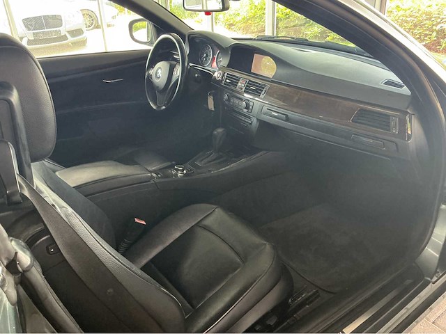 Bmw 328i cabriolet e93 | 3.0 i6 | 2011 modeljaar | youngtimer | 230 pk | achterwielaandrijving | btw auto - afbeelding 14 van  23