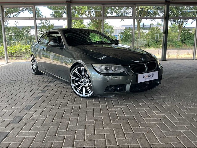 Bmw 328i cabriolet e93 | 3.0 i6 | 2011 modeljaar | youngtimer | 230 pk | achterwielaandrijving | btw auto - afbeelding 17 van  23