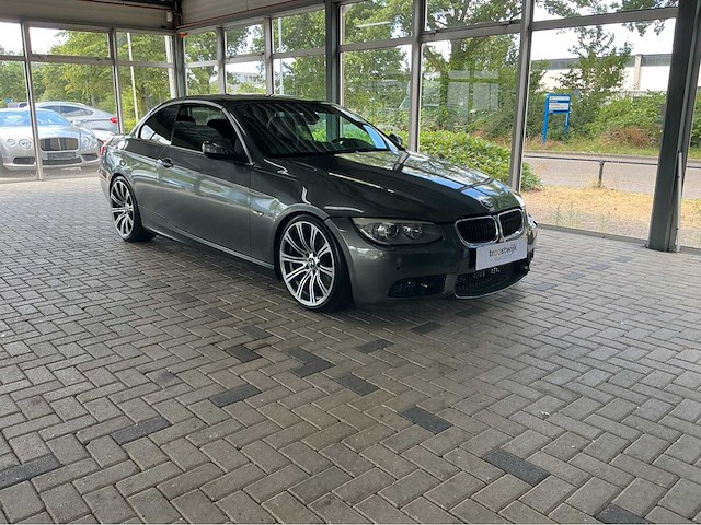 Bmw 328i cabriolet e93 | 3.0 i6 | 2011 modeljaar | youngtimer | 230 pk | achterwielaandrijving | btw auto - afbeelding 18 van  23