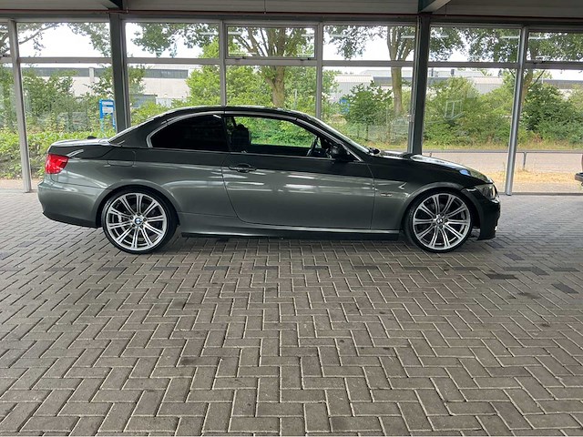 Bmw 328i cabriolet e93 | 3.0 i6 | 2011 modeljaar | youngtimer | 230 pk | achterwielaandrijving | btw auto - afbeelding 19 van  23