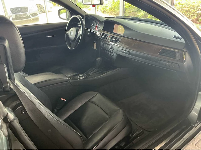 Bmw 328i cabriolet e93 | 3.0 i6 | 2011 modeljaar | youngtimer | 230 pk | achterwielaandrijving | btw auto - afbeelding 14 van  23